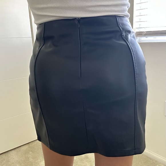 Nasty Gal Black Faux Leather Pencil Skirt - Picture 9 of 9